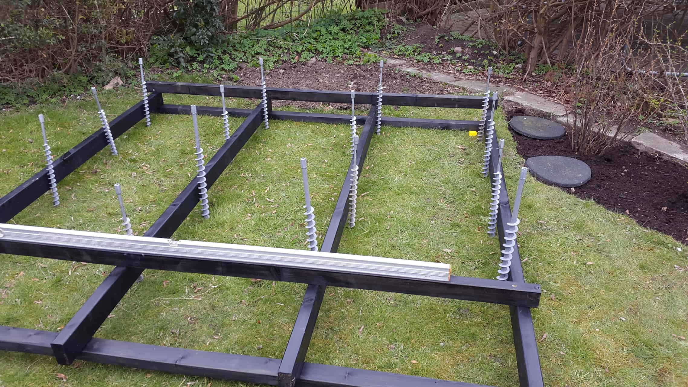 How to build a shed: Mounting the footings